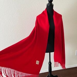 Soft warm scarf is  mixture of acrylic and cashmere condition is new